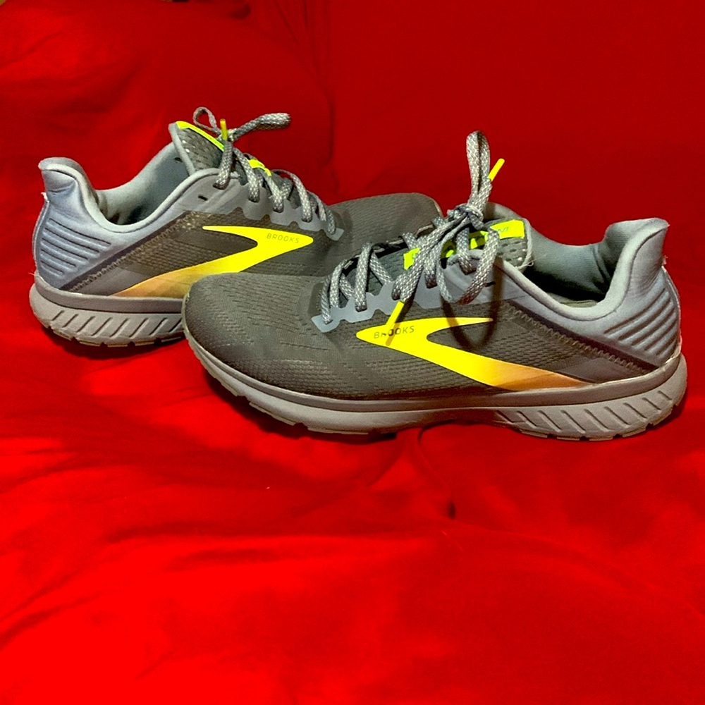 Men’s brooks shoes size 9 great condition